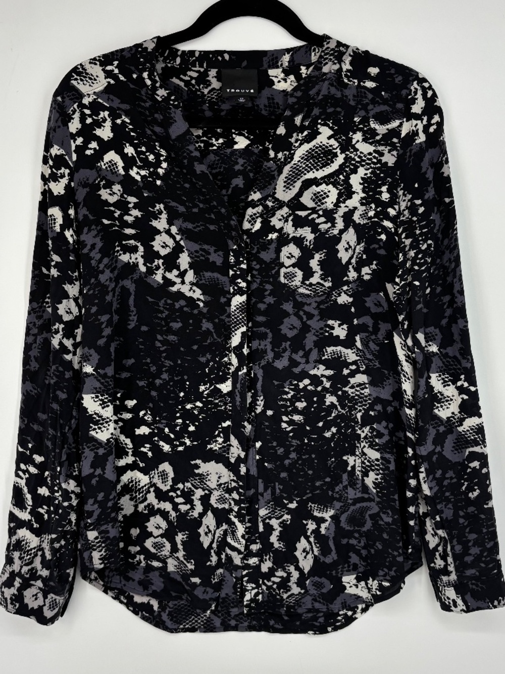 Trouvé Womens XS Button Front Shirt 100% Silk Black Gray Snake Animal Print LS